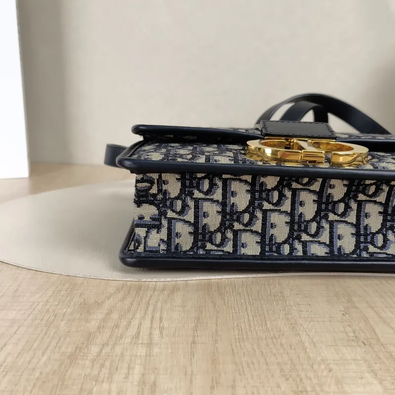 DIOR Crossbody Bag30Montaigne 30 Edition Canvas Medium25 × 9 × 16.5 cm — detail view 3 of 13