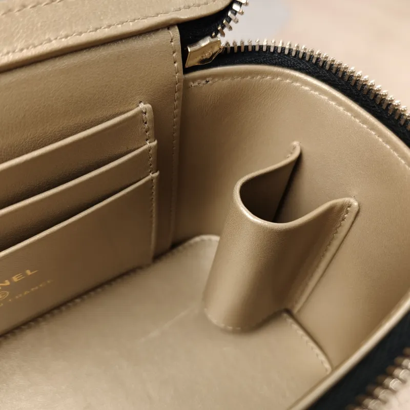 Chanel Crossbody Bag Edition Black Lambskin One Size17 × 8 × 9.5 cm — detail view 14 of 15