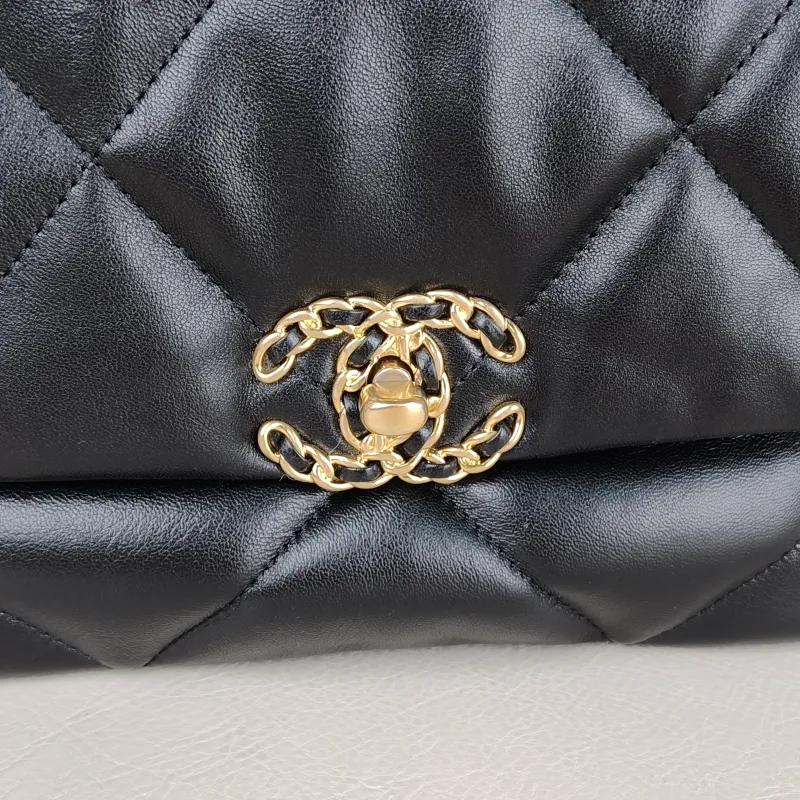 Chanel Crossbody Bag 19Bag Black SL ambskin Small 26 × 9 × 16 cm — detail view 2 of 15