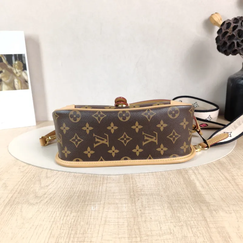 Louis Vuitton Crossbody Bag Diane Baguette Bag Shoulder Strap PVC Small 24 × 9 × 15 cm — cover view 3 of 6