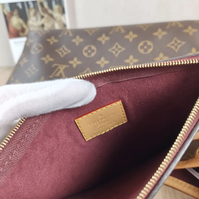 Louis Vuitton Crossbody Bag Carryall Monogram PVC Small 29 × 12 × 24 cm — detail view 4 of 13