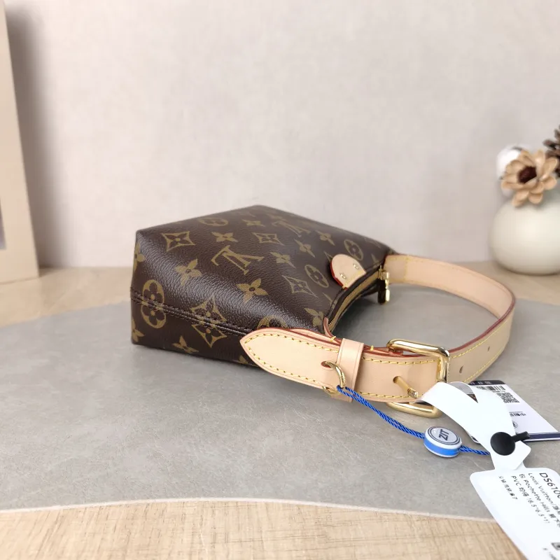 Louis Vuitton Shoulder Bag Pochette Hills Monogram PVC One Size 18.5 × 6.5 × 11 cm — detail view 7 of 13