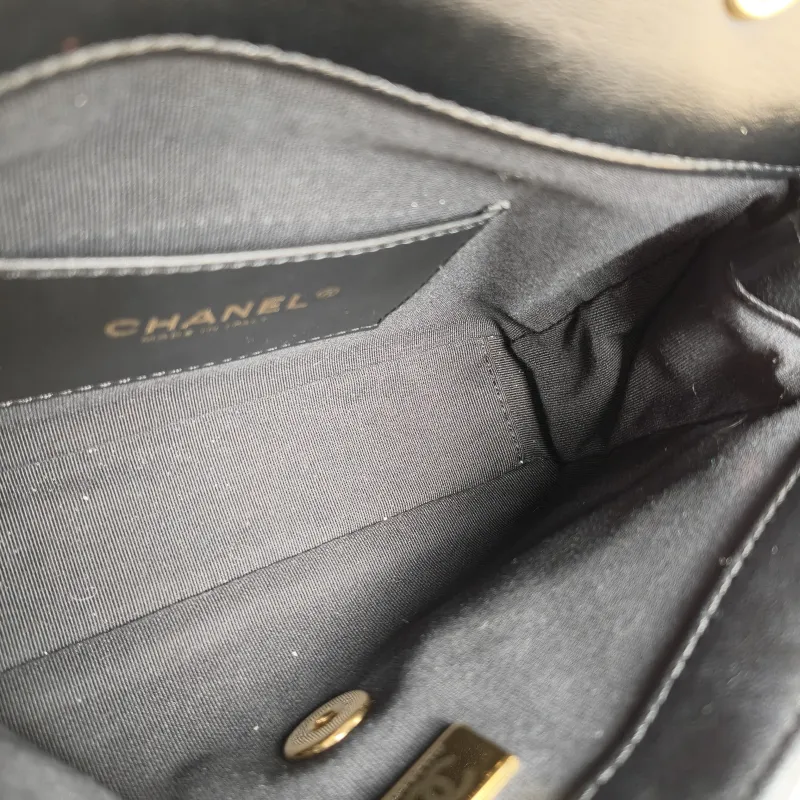 Chanel Crossbody Bag24b Black Lambskin One Size21 × 5 × 15 cm — detail view 2 of 13