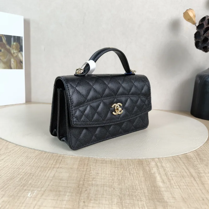 Chanel Crossbody Bag Black Calfskin One Size18.5 × 6 × 11 cm — cover view 2 of 5