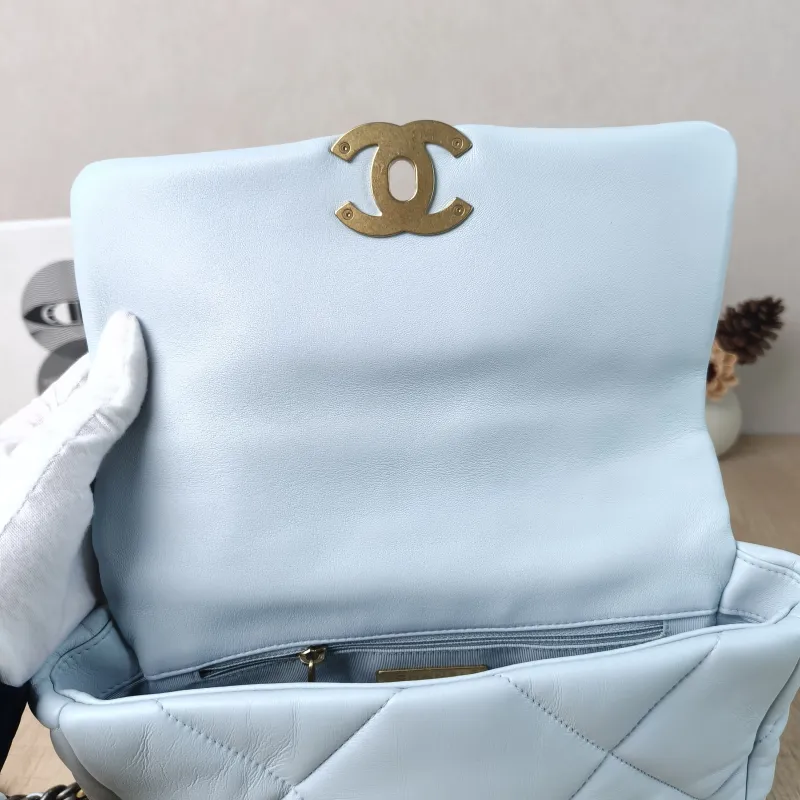 Chanel Crossbody Bag19Bag Blue SL ambskin Small26 × 9 × 16 cm — detail view 10 of 13
