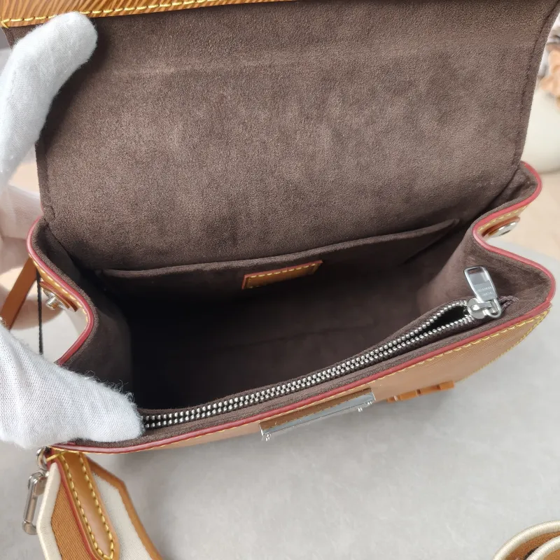 Louis Vuitton Crossbody Bag CLUNY Yellow Epi Embossed Calfskin Mini 20 × 7.5 × 16 cm — detail view 1 of 15