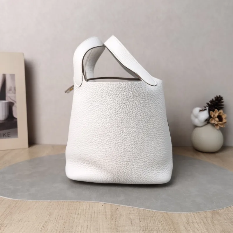 Hermès Top Handle Bag Picotin Lock 18 18 M4 Taurillon Clemence TC Calfskin Small 18 × 13 × 18 cm W — detail view 8 of 11