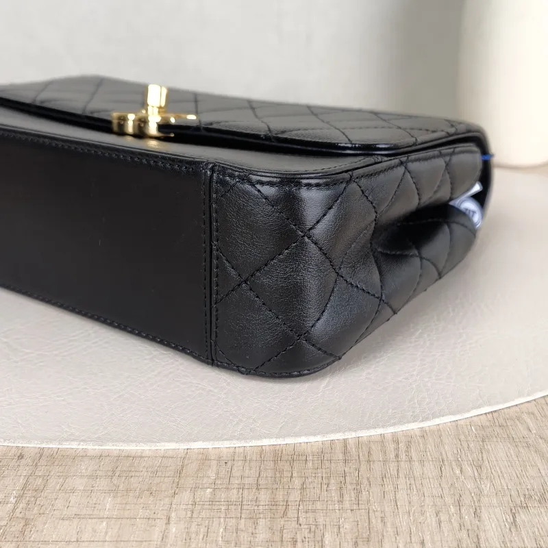 Chanel Crossbody Bagcf Collection Crossbody Bag Black Calfskin One Size22 × 6 × 16 cm — detail view 11 of 14