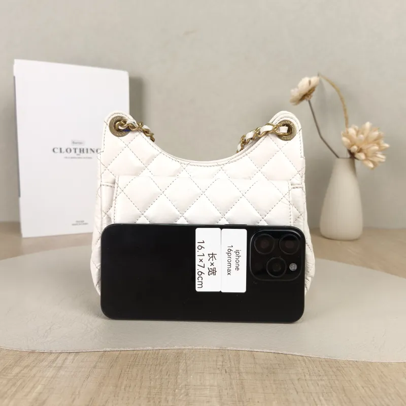 Chanel Crossbody Bag23p hobo White Waxed Leather Small19 × 6 × 17 cm — cover view 5 of 5