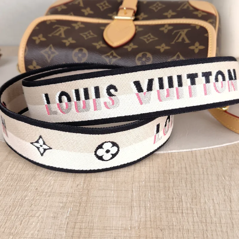 Louis Vuitton Crossbody Bag Diane Baguette Bag Shoulder Strap PVC Small 24 × 9 × 15 cm — detail view 13 of 15