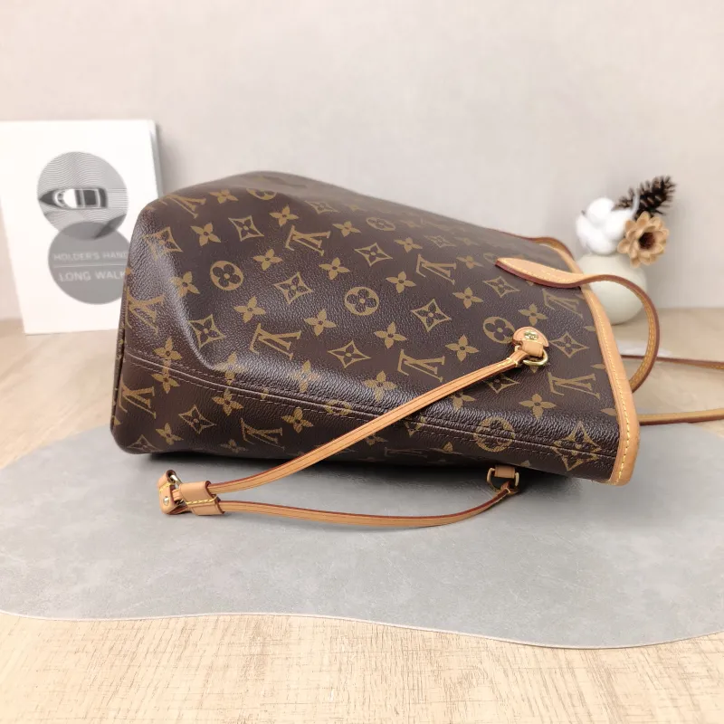 Louis Vuitton Shoulder Bag Neverfull Monogram PVC Medium 31 × 14 × 28 cm — detail view 9 of 9