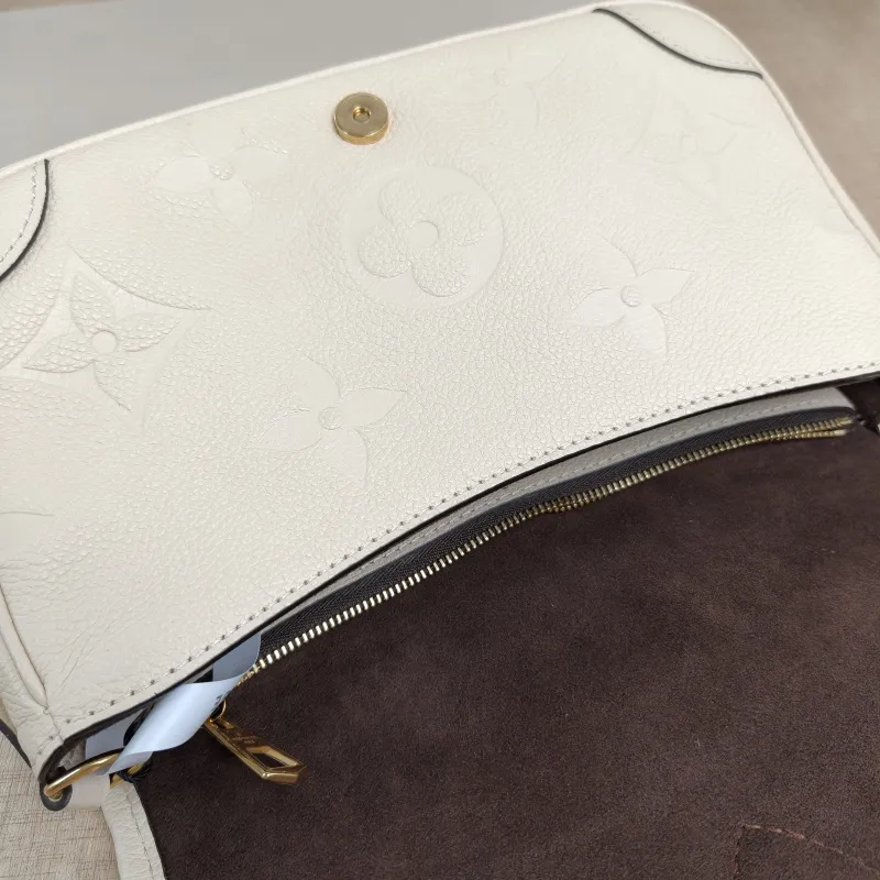 Louis Vuitton Crossbody Bag Diane Baguette Bag White Empreinte Embossed Calfskin Monogram Small24 × 9 × 15 cm — detail view 15 of 15