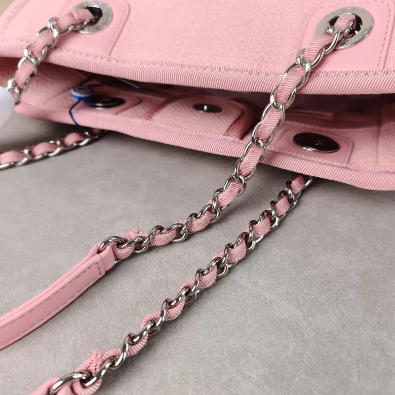 Chanel Shoulder Bag Pink One Size 26 × 10 × 26 cm — detail view 2 of 12
