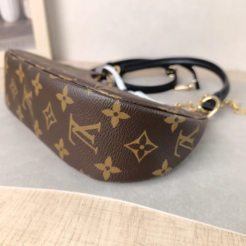 Louis Vuitton Shoulder Bag Catchy Monogram PVC Small 24 × 6 × 10 cm — detail view 8 of 11