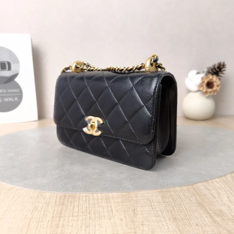 Chanel Crossbody Bag Black Calfskin Small19 × 8 × 12 cm — cover view 4 of 5