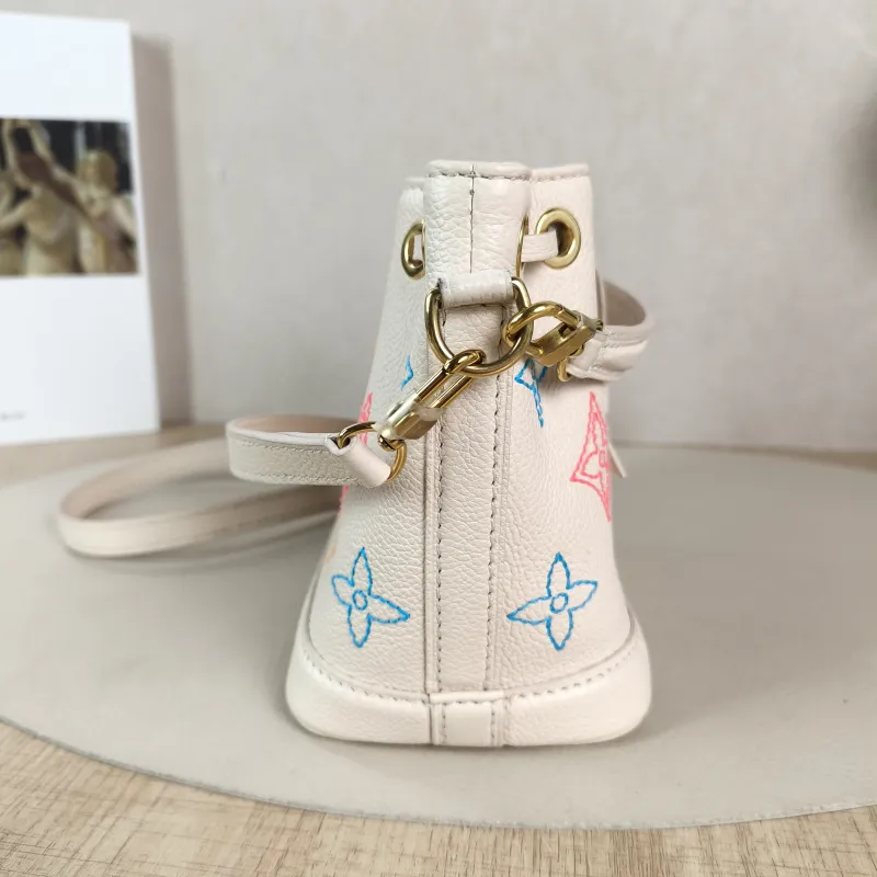 Louis Vuitton Crossbody Bag NANO NOÉ Bucket Bag Nano White · Embroidered Calfskinnano13 × 10 × 16 cm — detail view 8 of 11