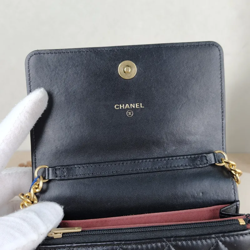 Chanel Crossbody Bag woc Black Lambskin One Size15.5 × 5 × 11 cm — detail view 1 of 12