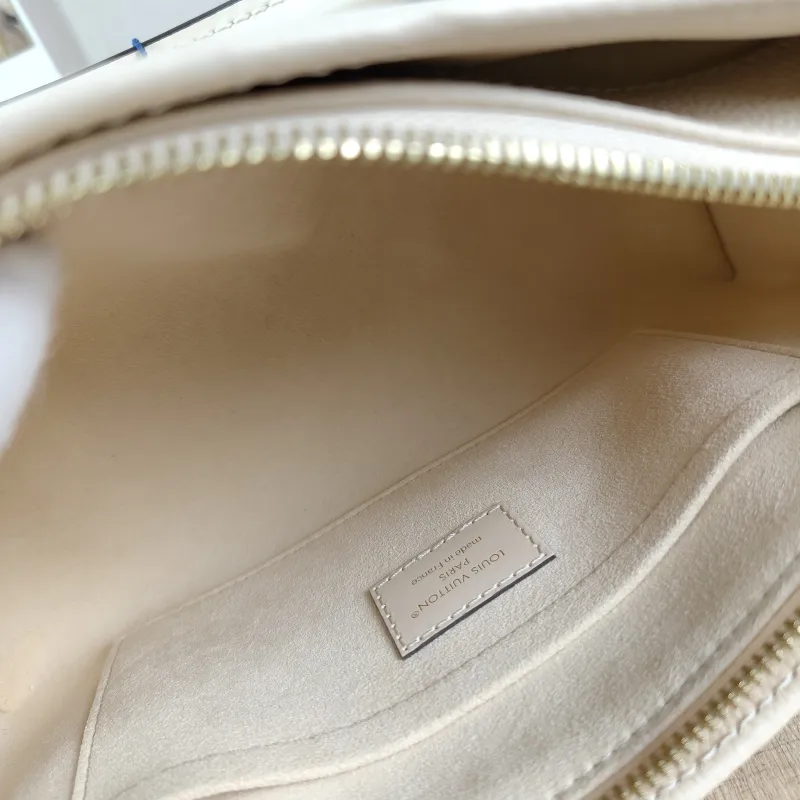 Louis Vuitton Crossbody Bag Onthego East West Two Straps White Empreinte Embossed Calfskin Small 25 × 10 × 13 cm — detail view 12 of 13
