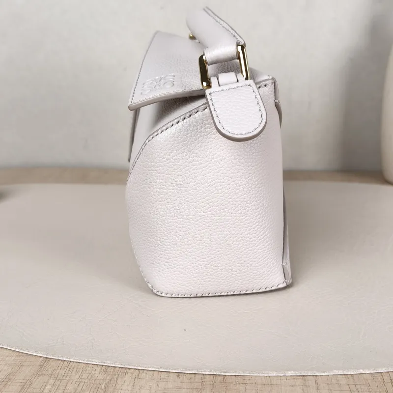LOEWE Crossbody Bag Puzzle White Calfskinmini18 × 8 × 12.5 cm — detail view 6 of 12