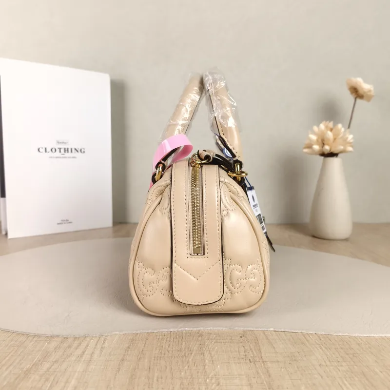GUCCI Crossbody Bag GG matelasse Taupe Calfskin Mini 19 × 11 × 13 cm — detail view 7 of 10