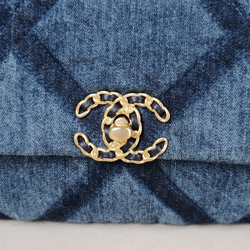 Chanel Crossbody Bag 19Bag Blue Small 26 × 9 × 16 cm — detail view 14 of 15