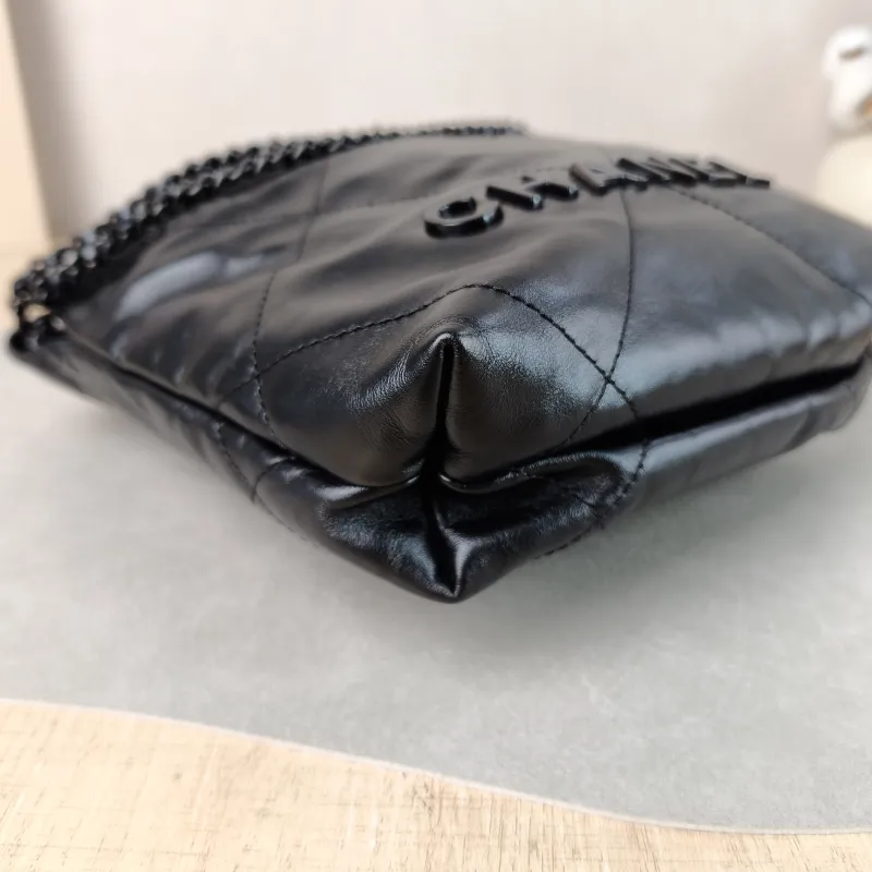 Chanel Shoulder Bag 22Bag Black CC alfskin Mini 20 × 6 × 19 cm — detail view 2 of 11