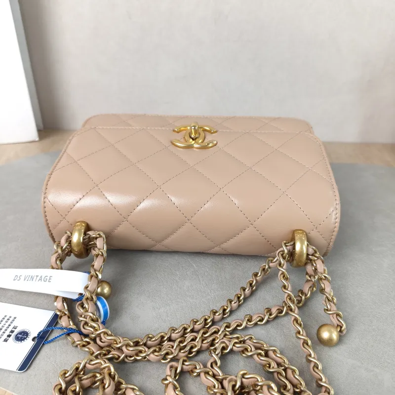 Chanel Crossbody Bag woc Taupe Calfskin One Size19 × 6 × 12 cm — detail view 9 of 12