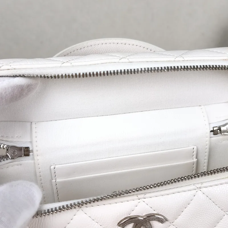 Chanel Crossbody Bag lp Box Bag Top Handle Crossbody Bag White Calfskin One Size 19.5 × 5 × 17 cm — detail view 11 of 13