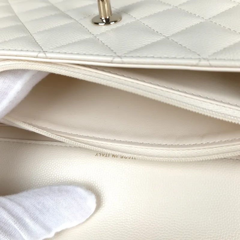 Chanel Crossbody Bag Yellow Calfskin One Size19 × 7 × 11.5 cm — detail view 8 of 14