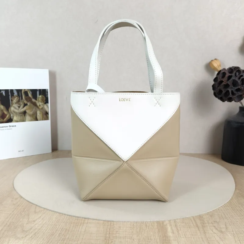 LOEWE Crossbody Bag Puzzle Fold Shopping Tote Taupe · White Calfskinmini16.5 × 9.5 × 20 cm