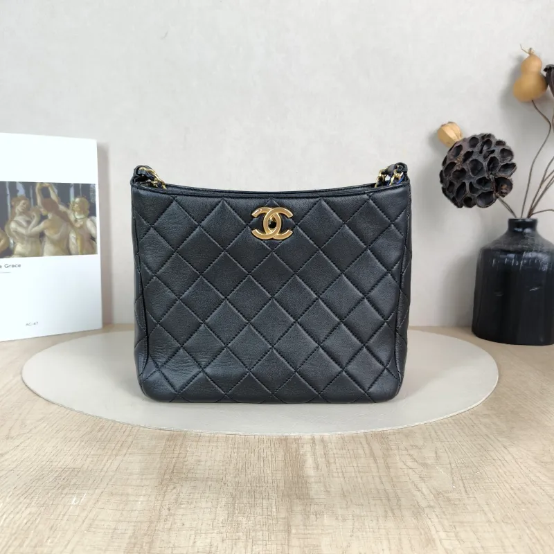 Chanel Shoulder Bag hobo Black with Gold-Tone Hardware Lambskin One Size 22 × 9 × 19 cm