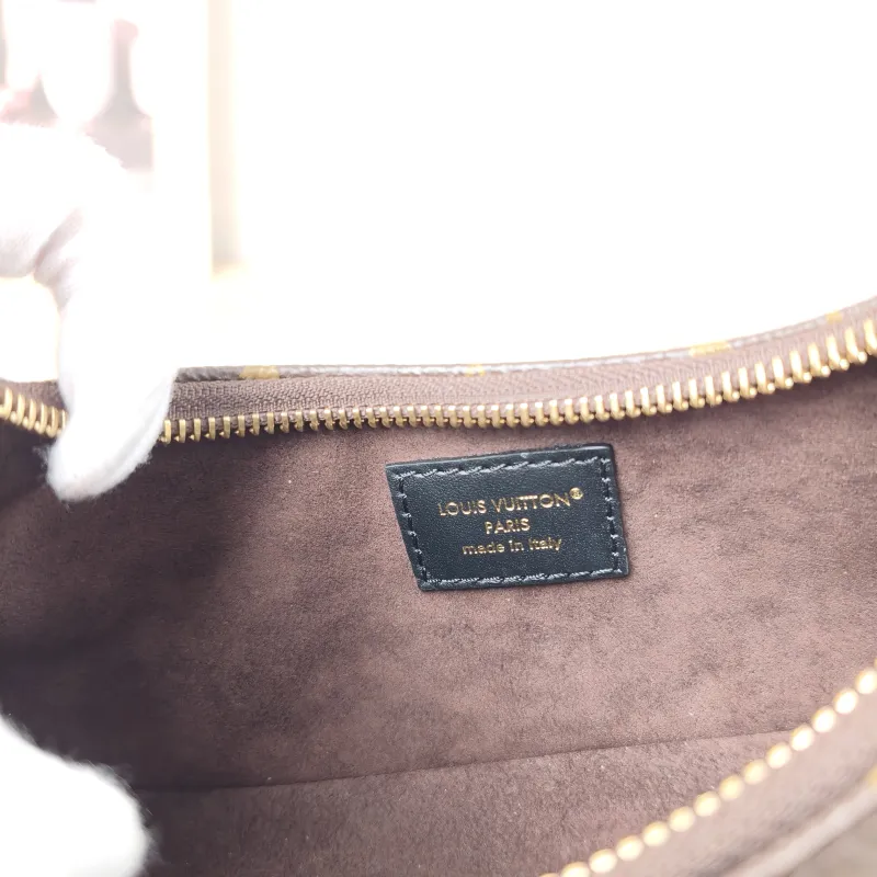 Louis Vuitton Shoulder Bag Catchy Monogram PVC Small 24 × 6 × 10 cm — detail view 7 of 11