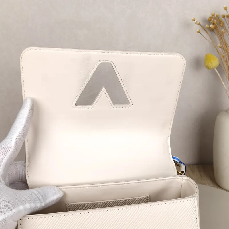 Louis Vuitton Crossbody Bag Twist White Epi Embossed Calfskin Small19 × 9 × 15 cm — detail view 9 of 11