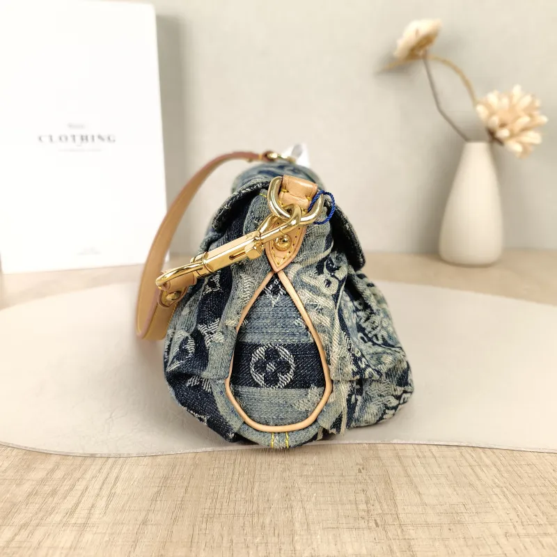 Louis Vuitton Shoulder Bag Vintage Shoulder Bag Blue One Size26 × 5 × 14 cm — detail view 2 of 12