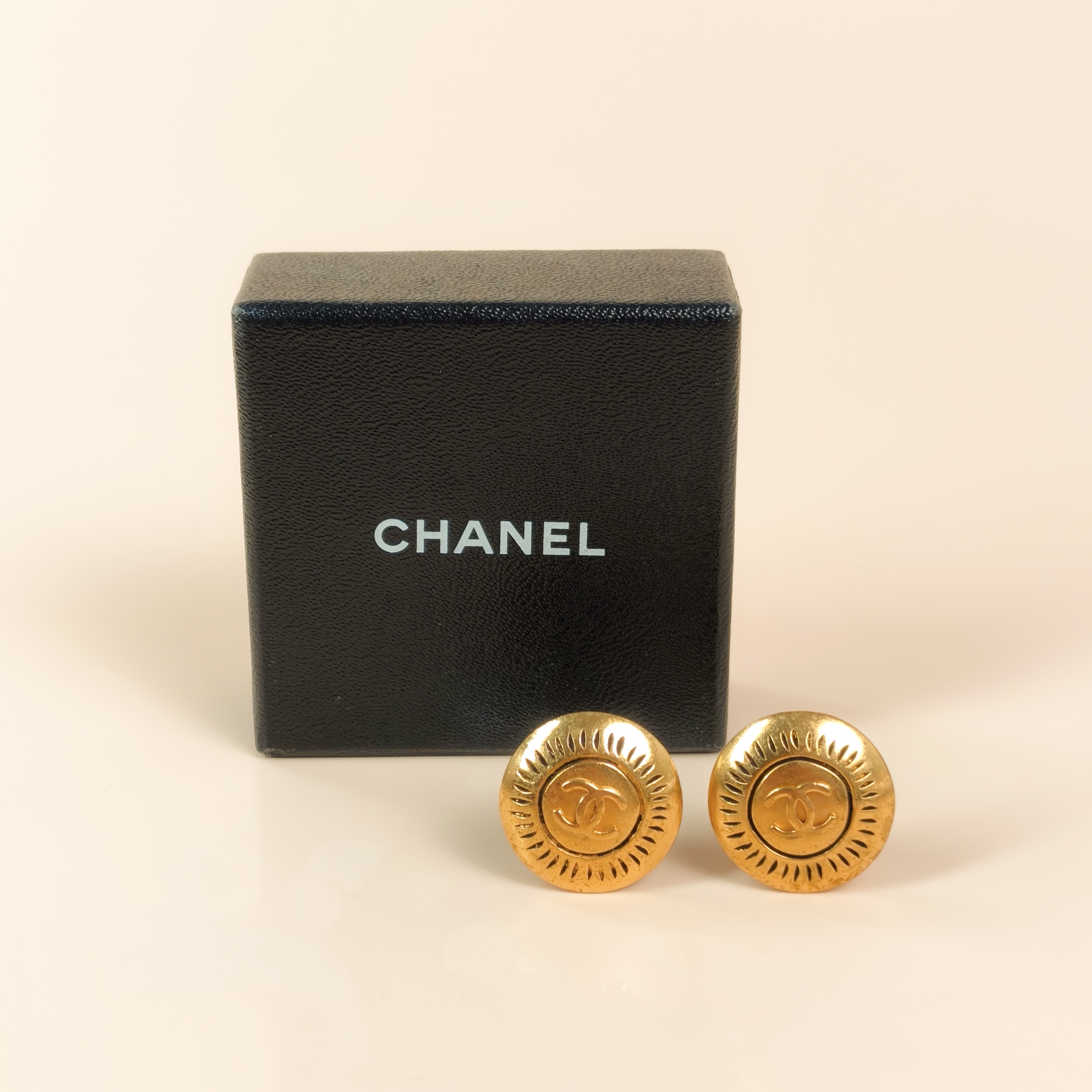 Chanel Earrings c Earrings Gold One Size — cover view 3 of 6