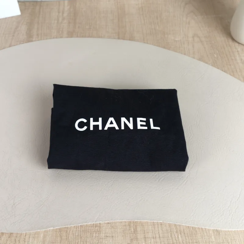 Chanel Crossbody Bag Black Calfskin Small 19 × 8 × 12 cm — detail view 9 of 12