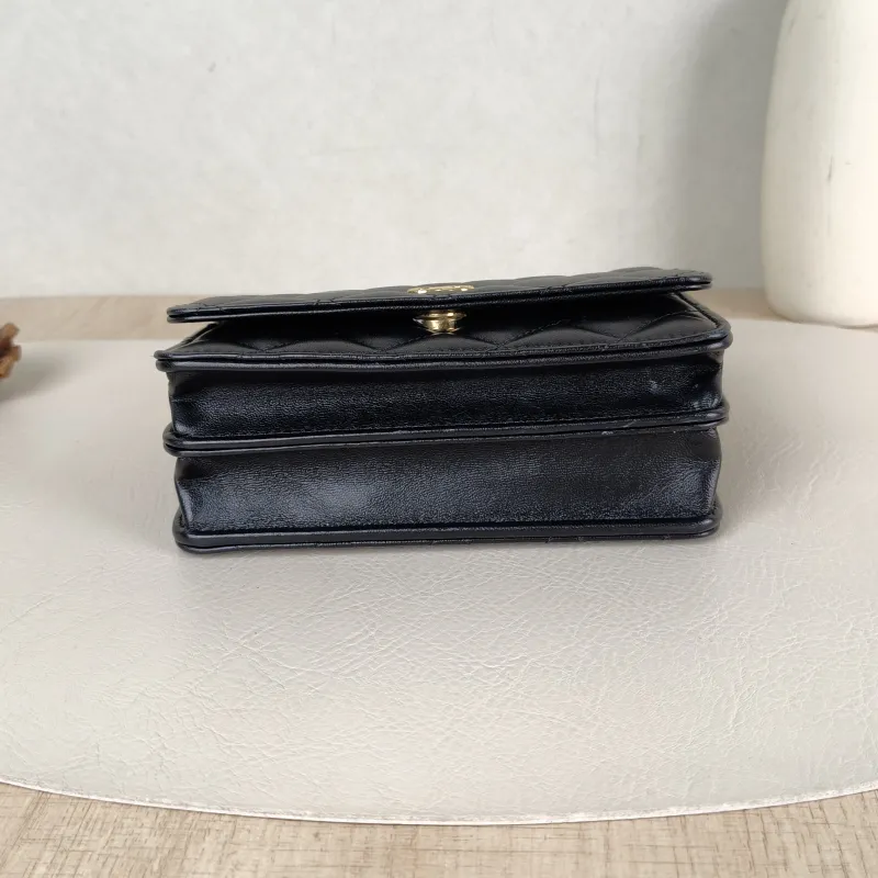Chanel Crossbody Bag22b woc Black Lambskin15.5 × 4.5 × 11 cm — cover view 2 of 5