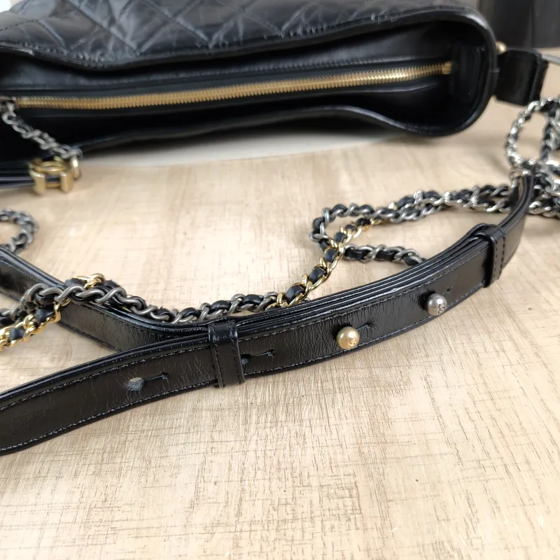 Chanel Crossbody Bag Gabrielle Gabrielle Bag Black CC alfskin Large28 × 10 × 23 cm — detail view 9 of 11