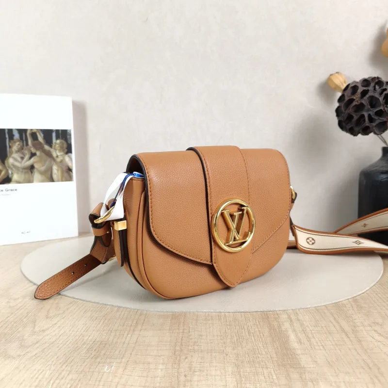 Louis Vuitton Crossbody Bag Pont 9 Soft Messenger Bag Calfskin Small 21 × 6.5 × 15 cm — cover view 4 of 5