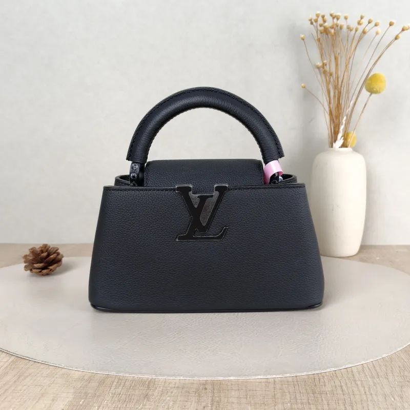 Louis Vuitton Crossbody Bag Capucines East West Black Calfskin Mini 22 × 8 × 12 cm