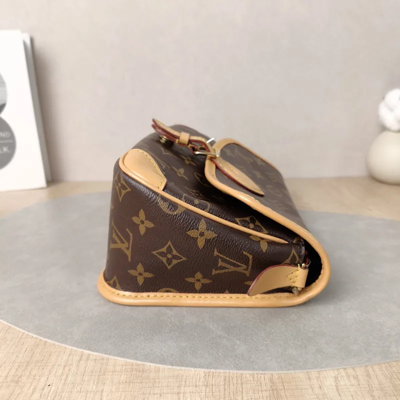 Louis Vuitton Crossbody Bag Diane Baguette Bag Shoulder Strap PVC Small 24 × 9 × 15 cm — detail view 1 of 15