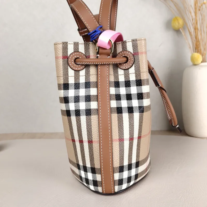 BURBERRY Crossbody Bag Bucket Bag 16.5 × 11 × 18 cm — detail view 1 of 10
