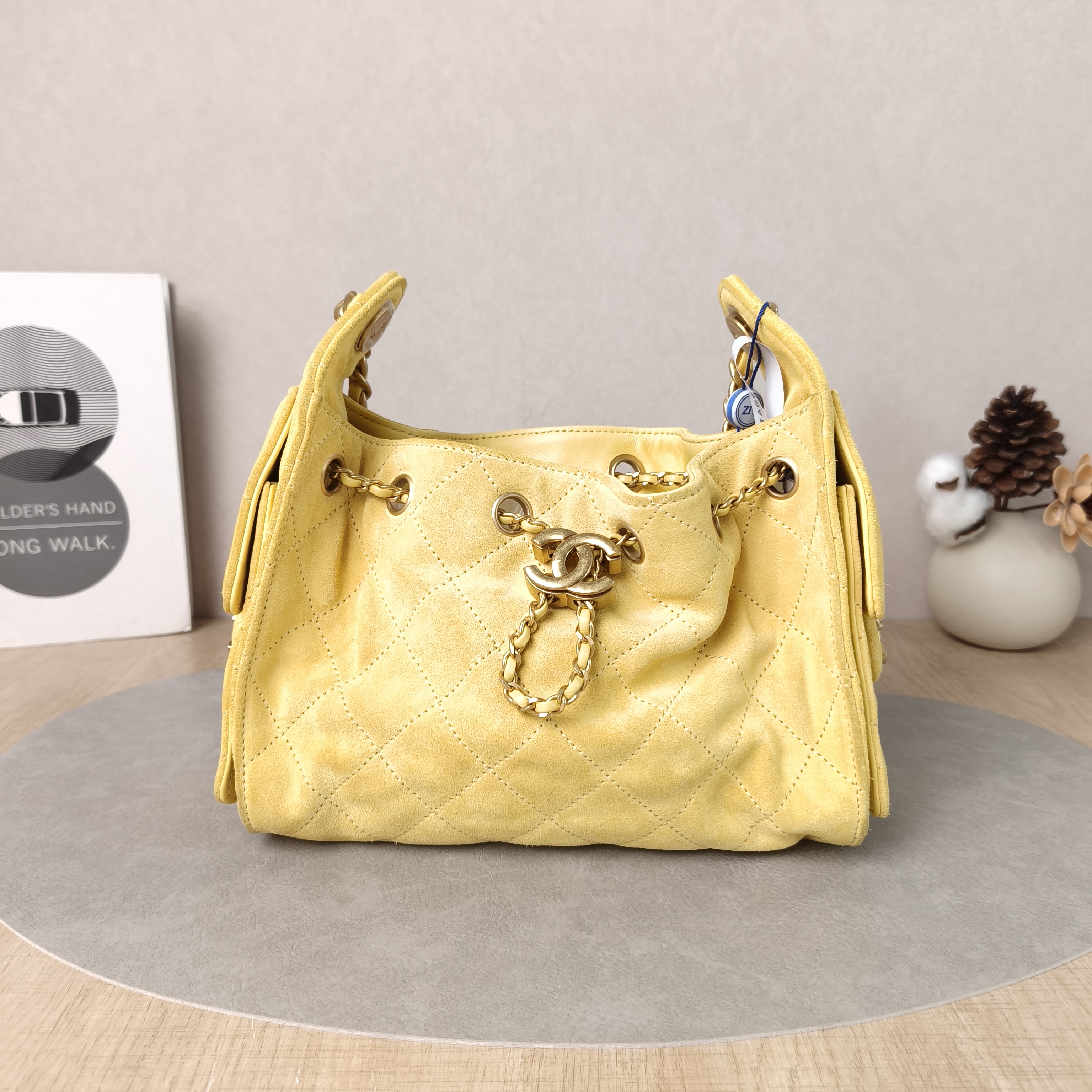 Chanel Crossbody Bag25Bag Yellow Suedemini20 × 12.5 × 22 cm