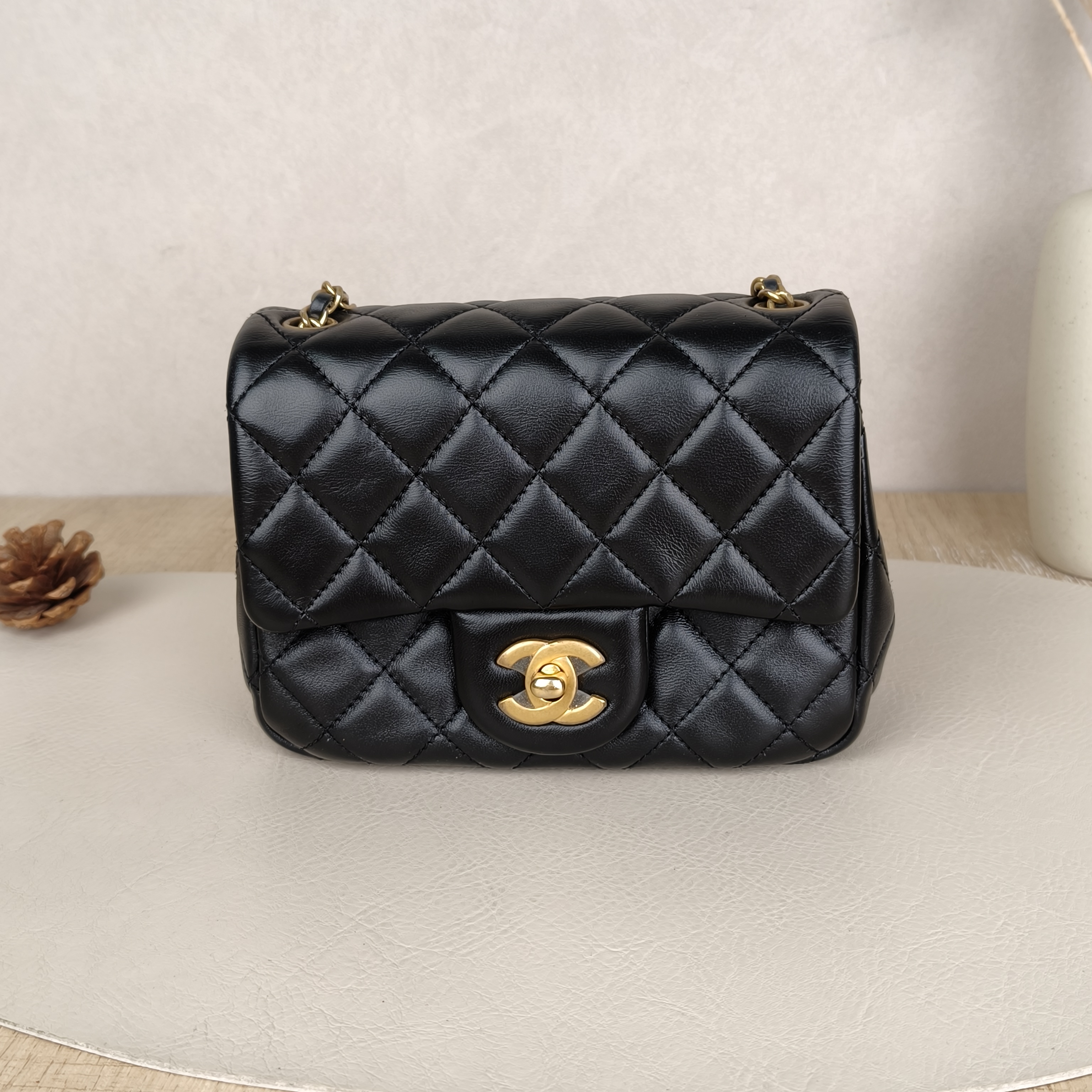 Chanel Crossbody Bag Classic Flap Mini CF Mini Black with Gold-Tone Hardware SL ambskin17 × 8 × 13.5 cm