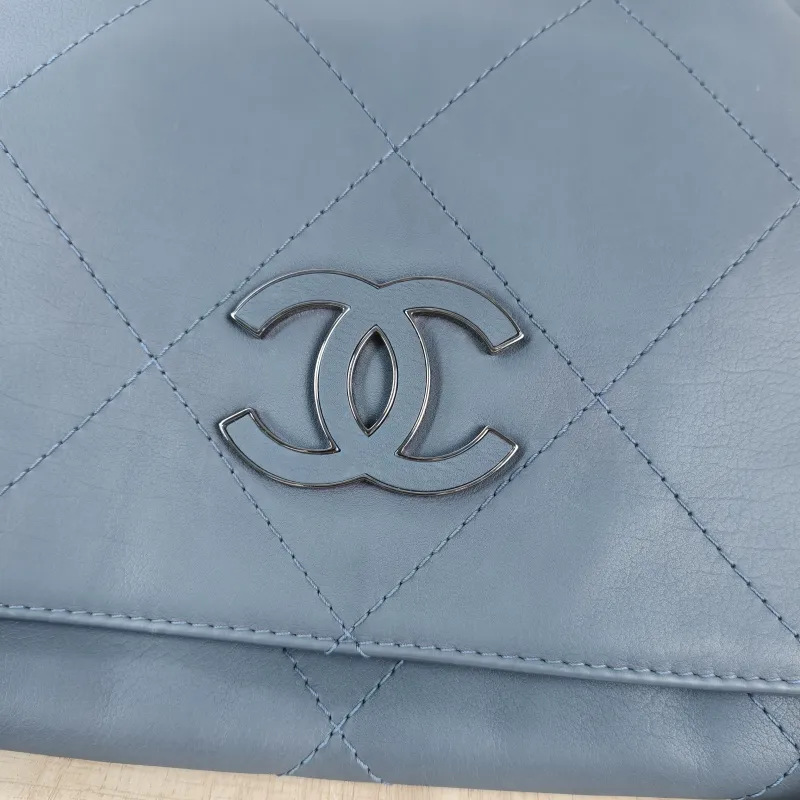 Chanel Shoulder Bag tote Grey Calfskin 38 × 15 × 25 cm 15 — detail view 2 of 10
