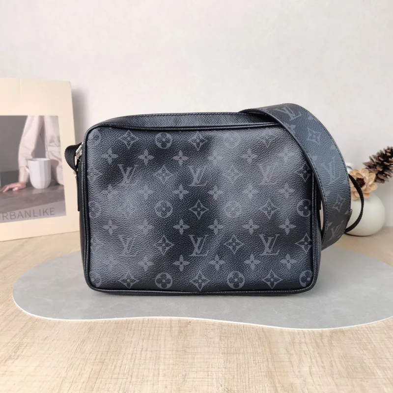 Louis Vuitton Crossbody Bag Outdoor Messenger Bag Black PVC · Calfskin 26 × 10.5 × 20 cm — cover view 5 of 5
