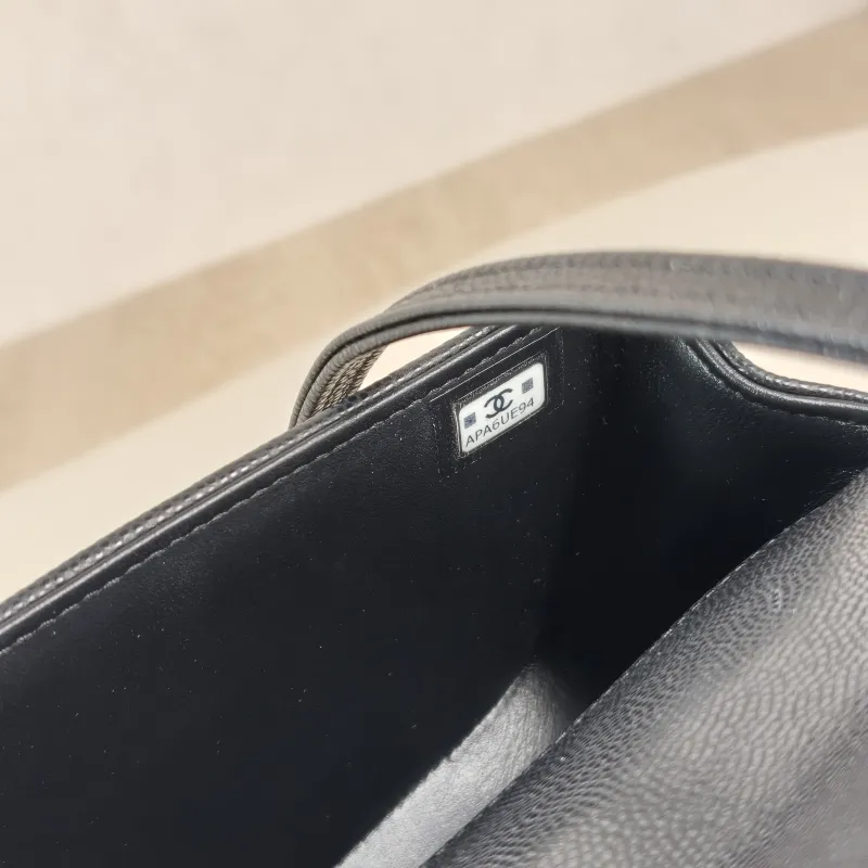 Chanel Crossbody Bag 26p preppy coco Black Grained Calfskin Mini 17 × 5 × 11.5 cm — detail view 9 of 12