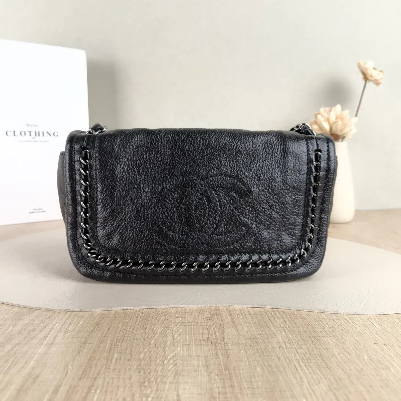 Chanel Shoulder Bag Black Calfskin 24 × 6 × 14 cm 10 Conditioned