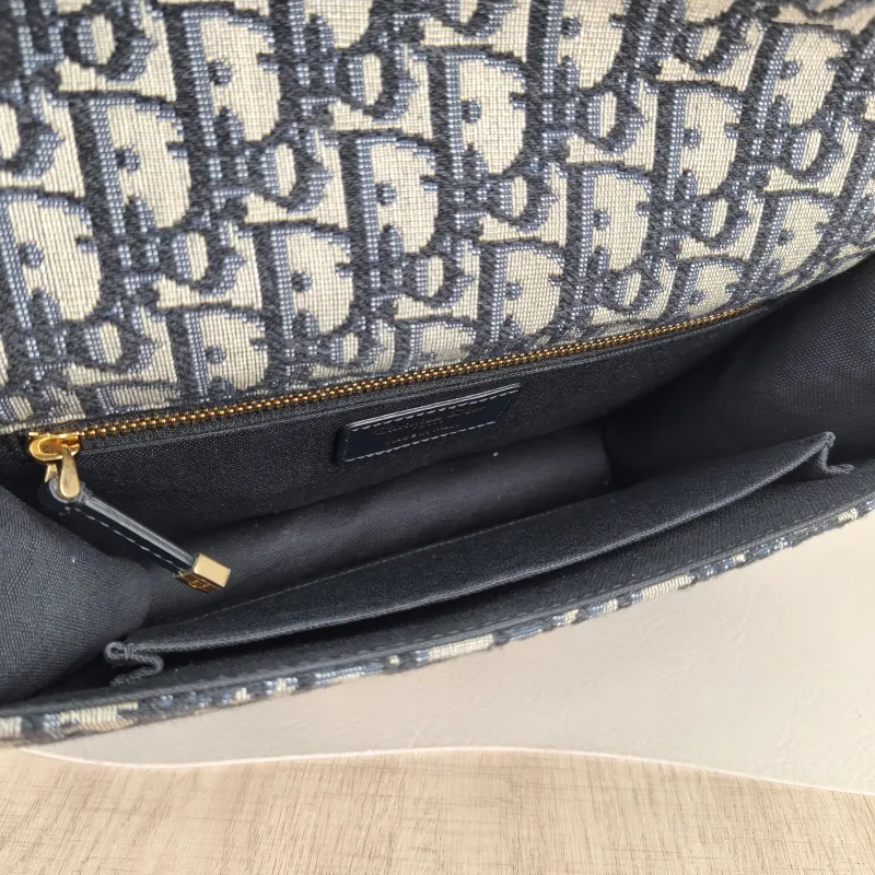 DIOR Crossbody Bag30Montaigne 30 Edition Canvas Medium25 × 9 × 16.5 cm — detail view 12 of 13