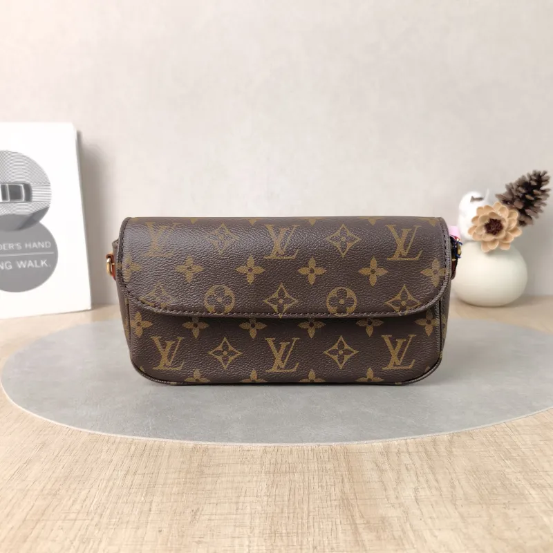 Louis Vuitton Crossbody Bag IVY Monogram PVC Small23.5 × 4.3 × 12 cm
